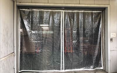 �r�j�[���J�[�e���u550H�v�{�H�ʐ^