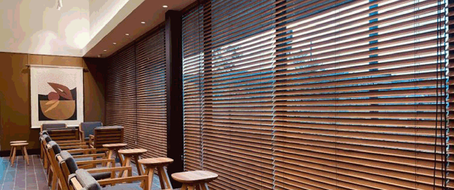 木製ブラインド（ウッドブラインド）とは？特徴とメリット・デメリット