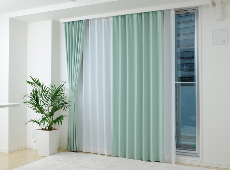 �J�[�e���̃T�C�Y�͐T�d�Ɍv�����悤