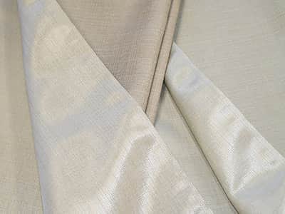 ベージュ色のカーテンは季節を問わず人気のある商品になります