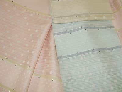 キラキラが綺麗な人気のカーテンのピンクがついに登場です。